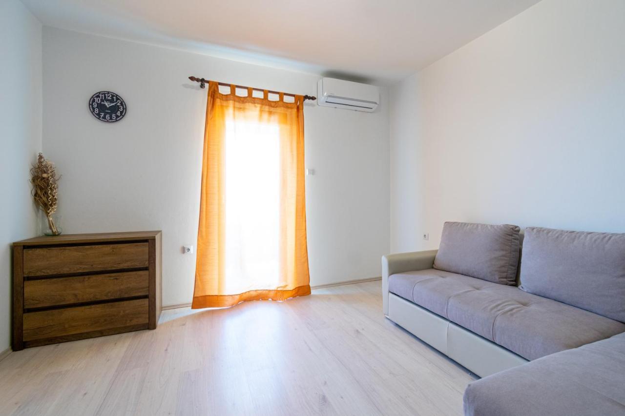 Apartments By The Sea Mandre, Pag - 3084 Колан Экстерьер фото