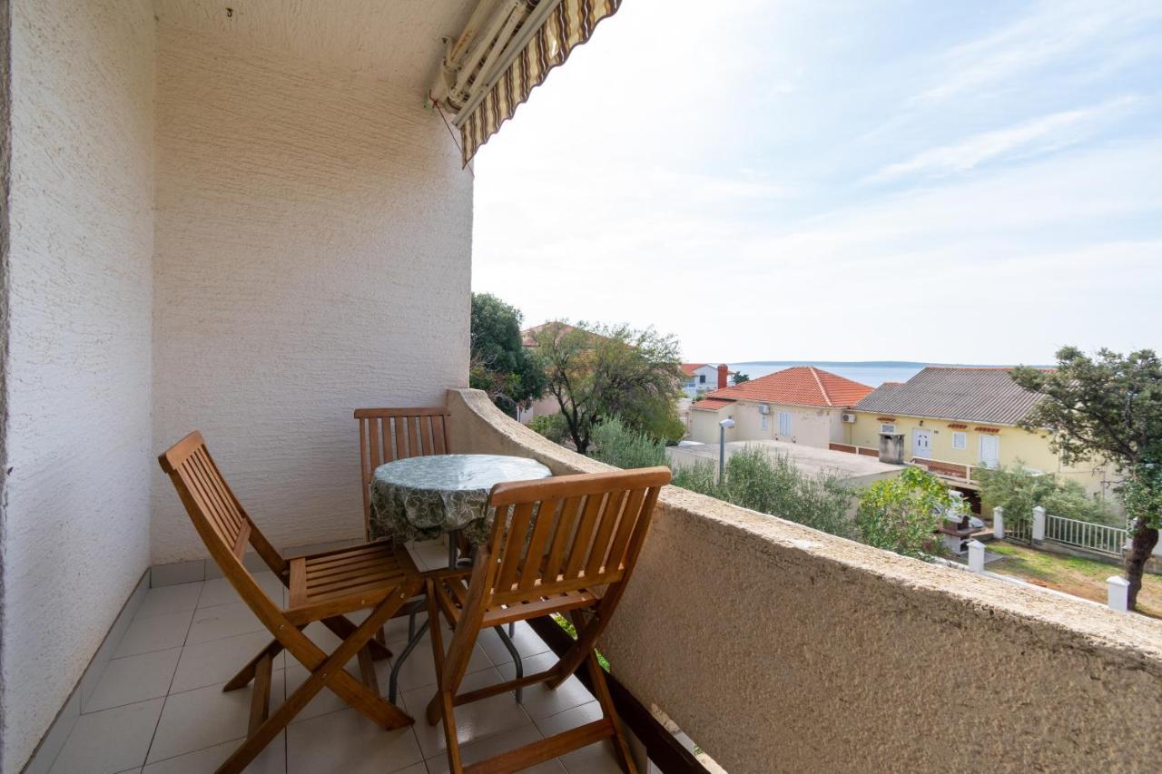Apartments By The Sea Mandre, Pag - 3084 Колан Экстерьер фото