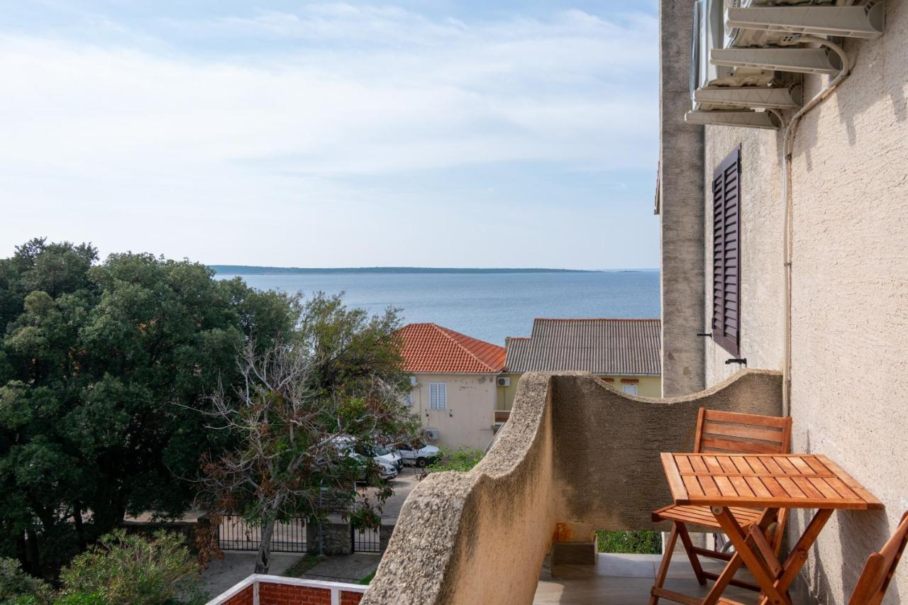 Apartments By The Sea Mandre, Pag - 3084 Колан Экстерьер фото