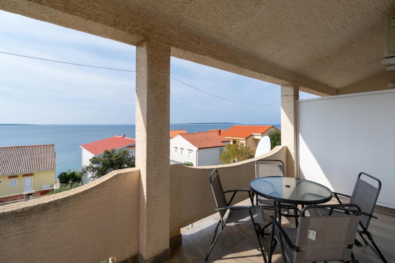 Apartments By The Sea Mandre, Pag - 3084 Колан Экстерьер фото