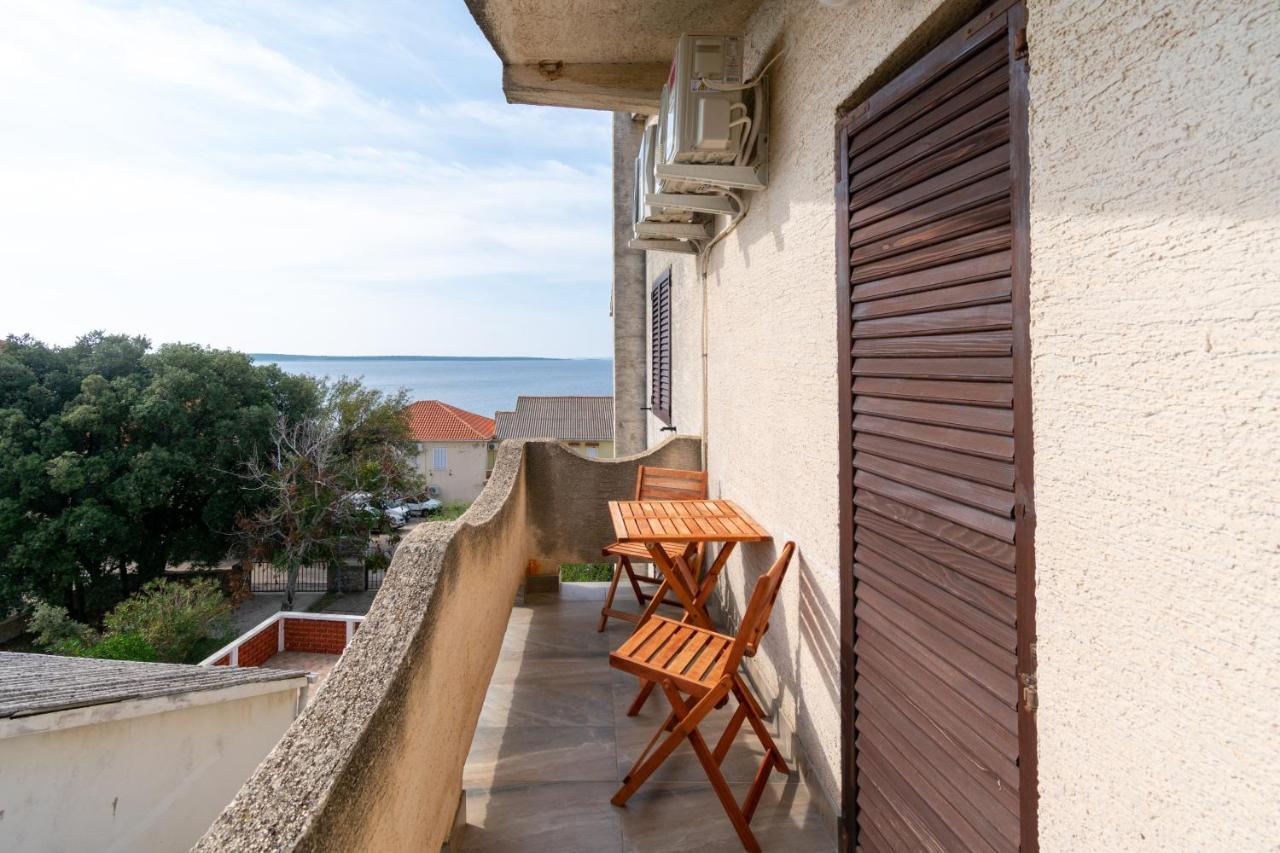 Apartments By The Sea Mandre, Pag - 3084 Колан Экстерьер фото
