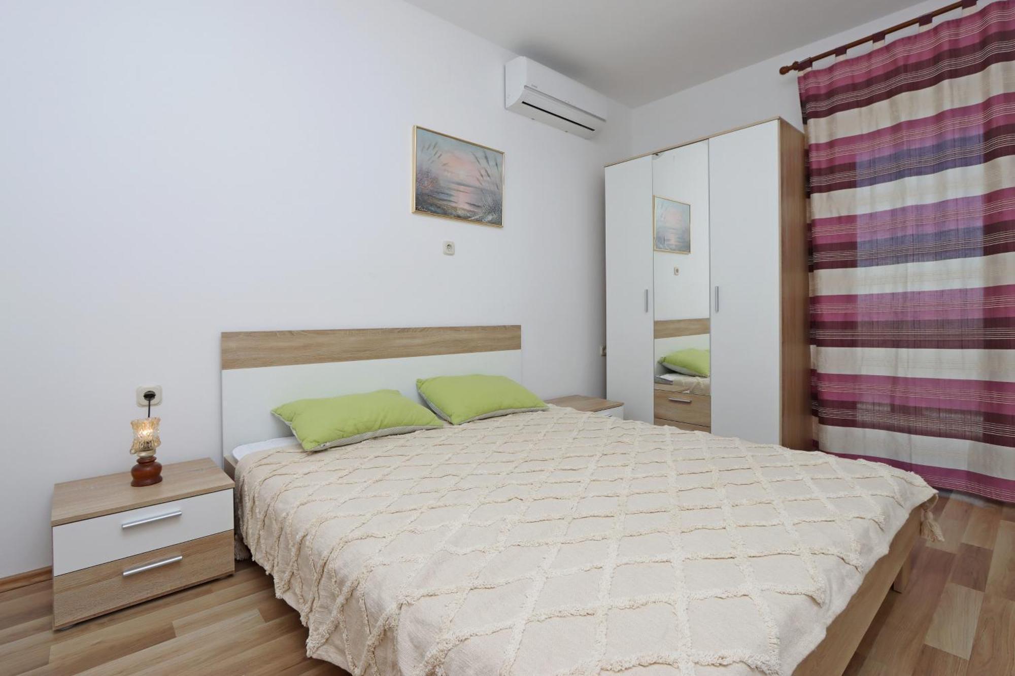 Apartments By The Sea Mandre, Pag - 3084 Колан Экстерьер фото