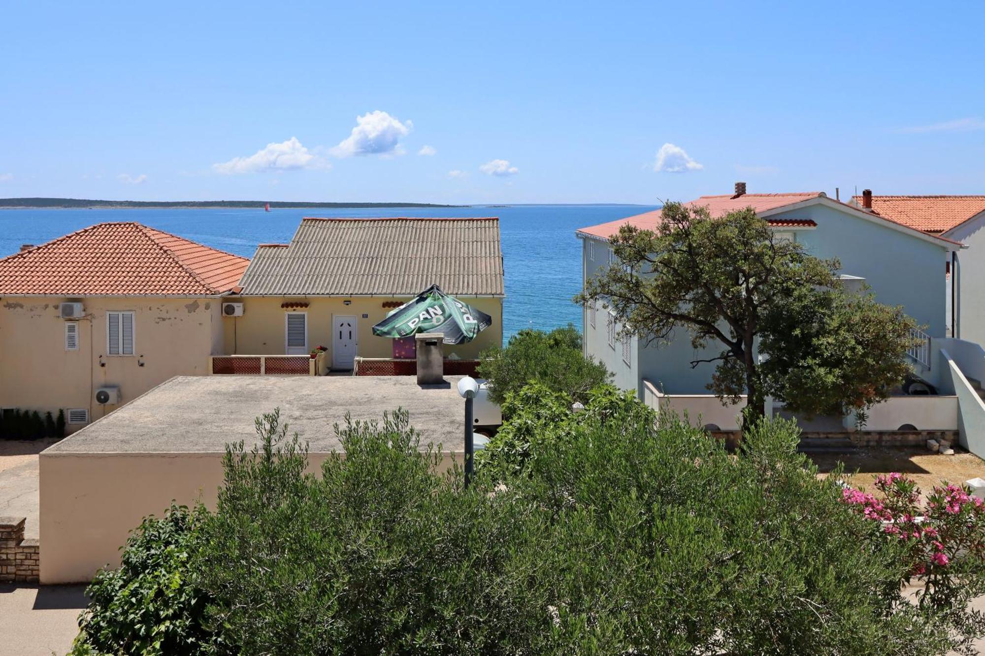 Apartments By The Sea Mandre, Pag - 3084 Колан Экстерьер фото